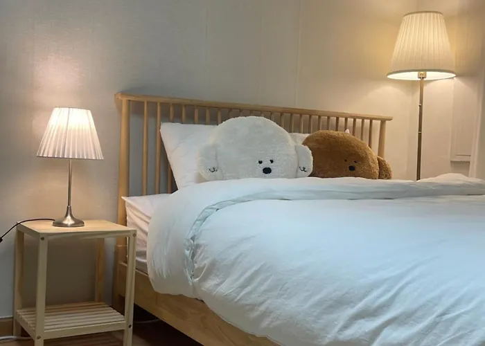 Modern Cozy Near Sindang Apartment Seoul