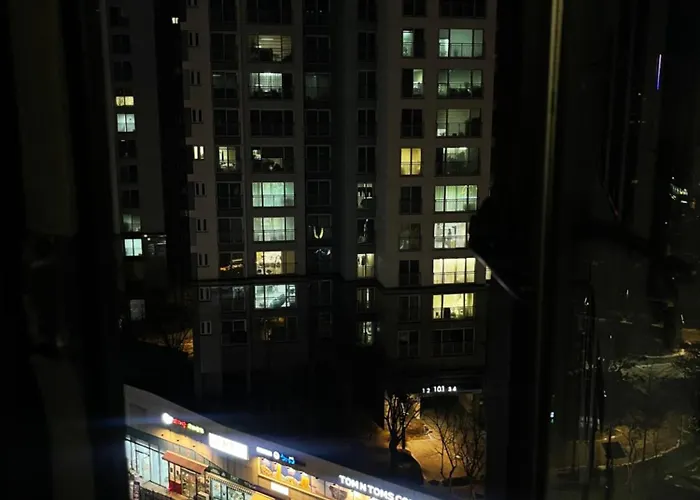 Apartment Modern Cozy Near Sindang *